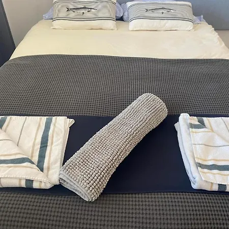 Lagos Accomodation Rooms ホームステイ ラゴス