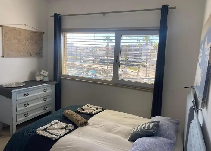 Lagos Accomodation Rooms ホームステイ *