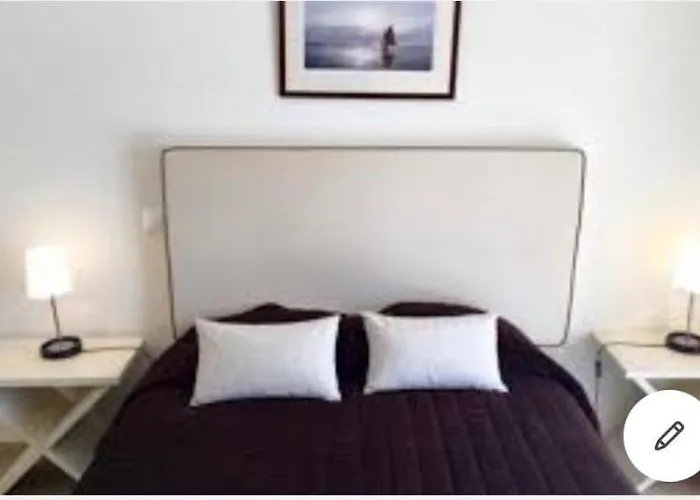 ホームステイ Lagos Accomodation Rooms *